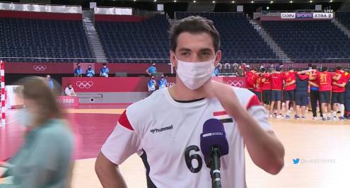 "مش هقدر أتكلم".. الأحمر يبكي على الهواء بعد خسارة يد مصر البرونزية (فيديو)